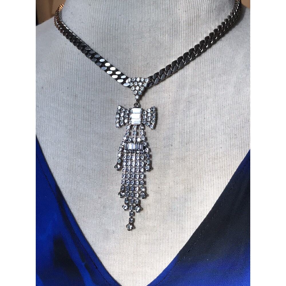DANNIJO CRYSTAL EMBELLISHED BOW on CHAIN NECKLACE NWT vintage piece - Picture 2 of 4